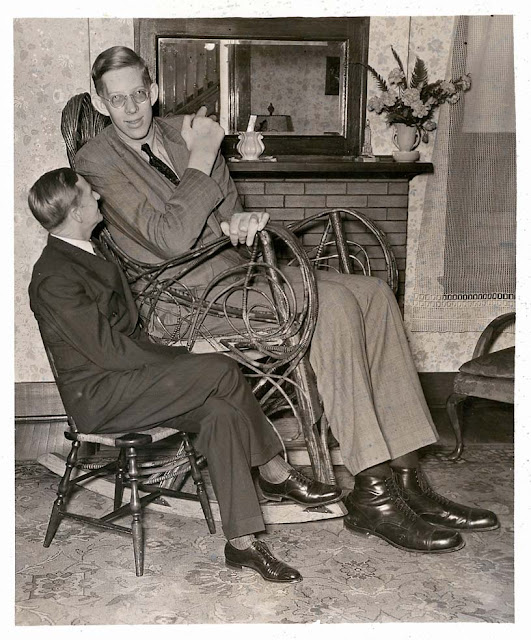 13 Vintage Portrait Photos of Robert Wadlow, the Tallest Person in