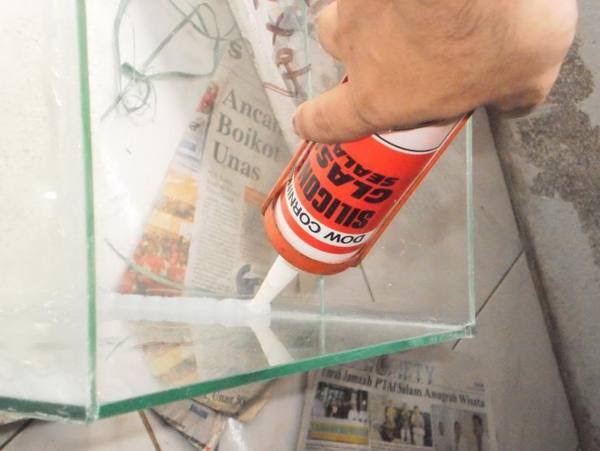 Merk Lem Kaca Aquarium Yang Bagus Jual Lem Kaca Aquarium Tube 30 Gr Lem Silicone Sealant Anti Air Jakarta Barat Tk Bangunan Gunung Madu Tokopedia Jevt Online