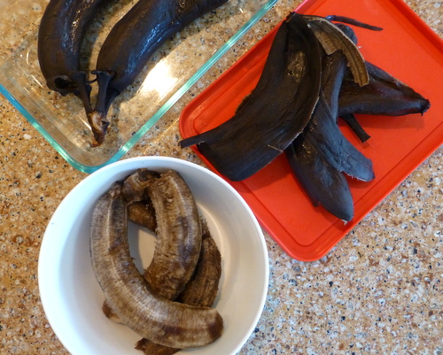 Black Bananas, not brown bananas, are best for baking ♥ KitchenParade.com