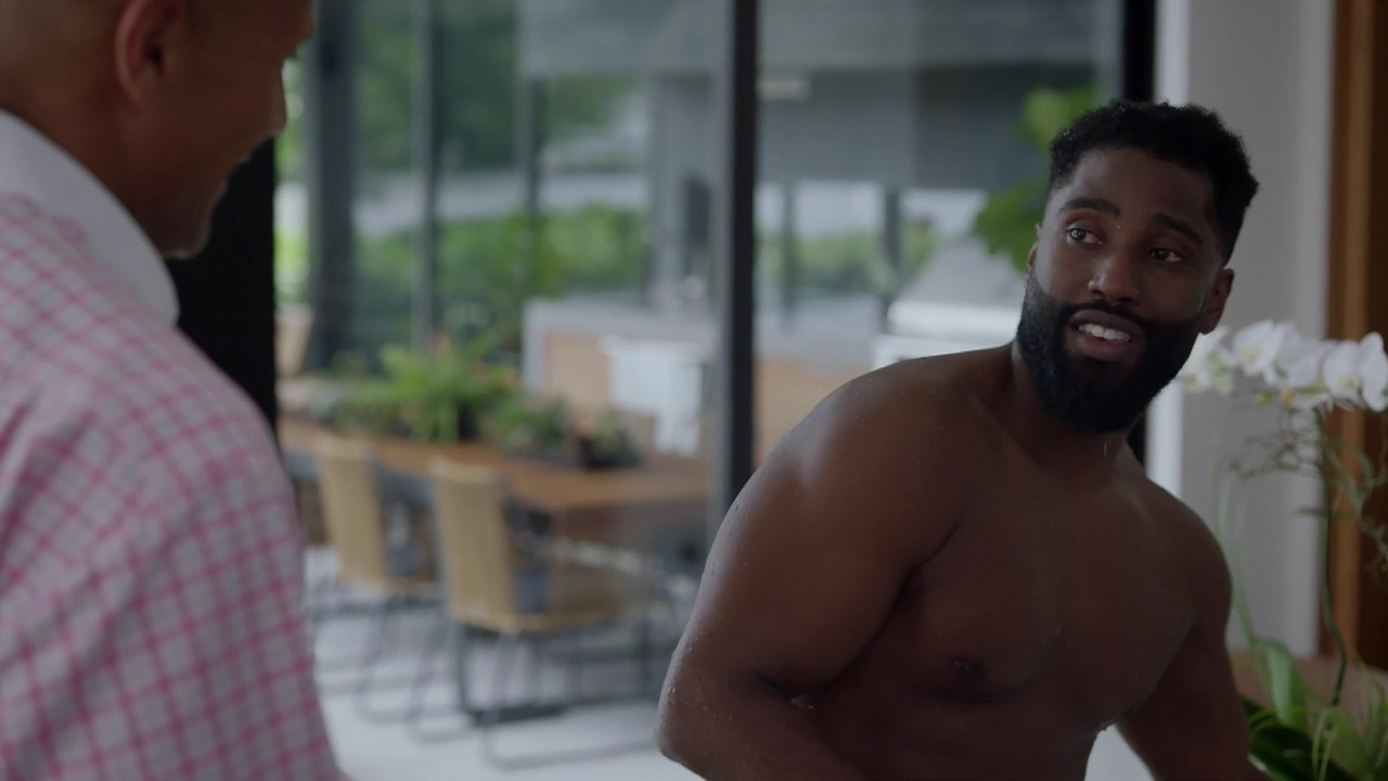 John David Washington shirtless in Ballers 2-08 "Laying In The Weeds&q...