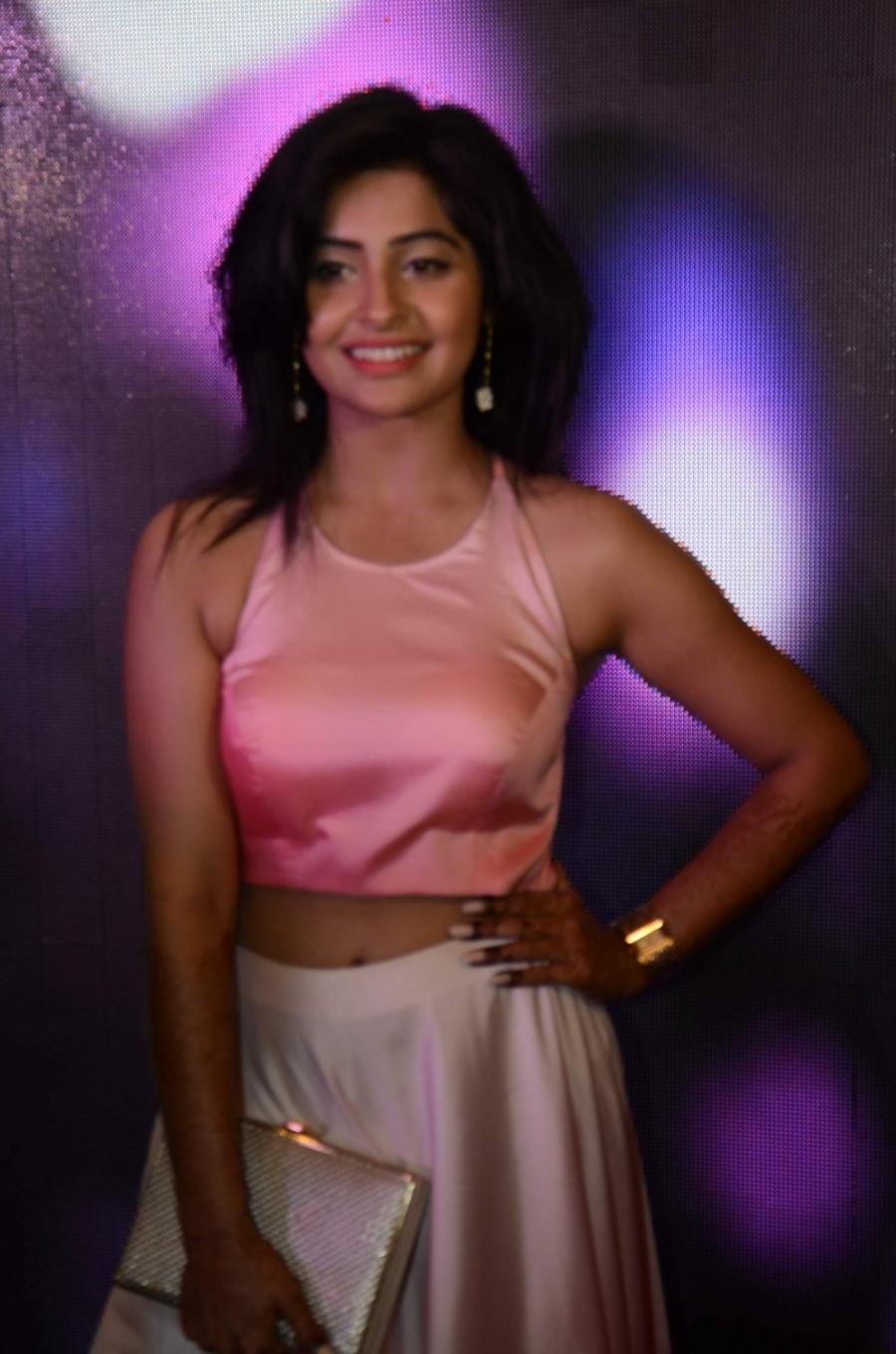 Hindi TV Serial Actress Yukti Kapoor Photos In Pink Dress