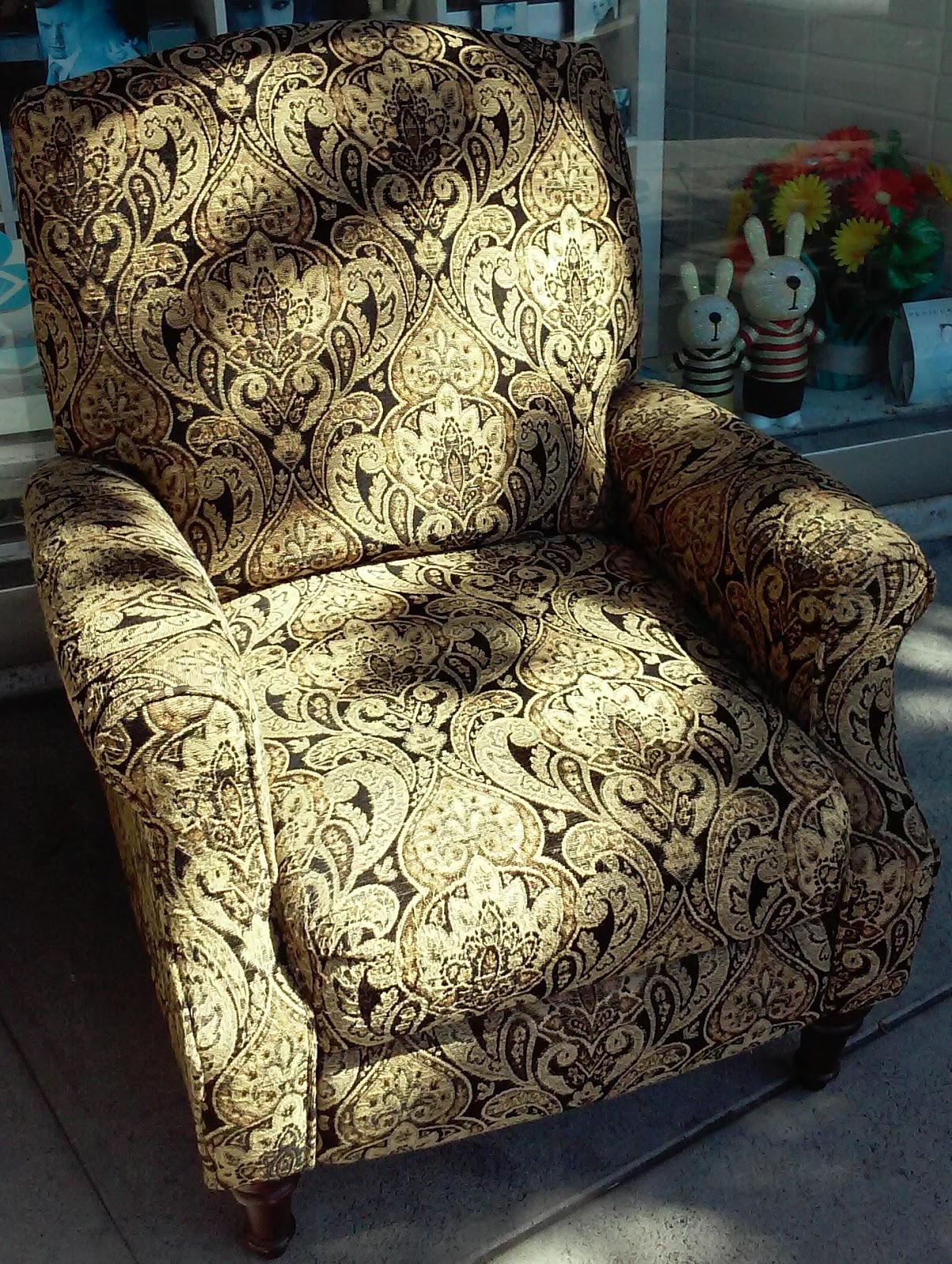 UHURU FURNITURE & COLLECTIBLES SOLD Lane Modern Paisley Recliner 125