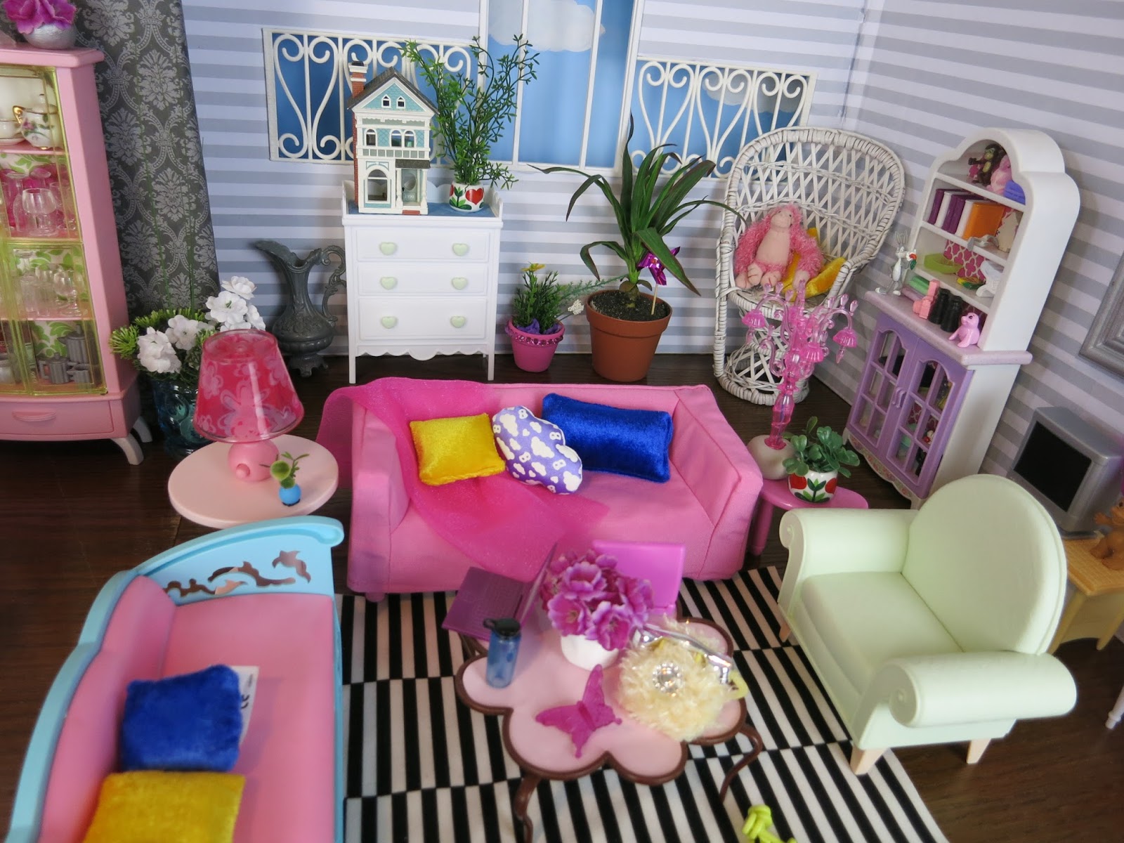 Lola's Mini Homes Doll Apartments