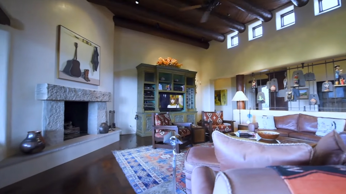 Tour 2 Indian Pony, Santa Fe Luxury Home vs. 29 Interior Design Photos