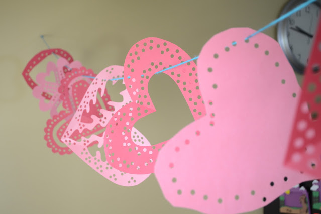 BlueSusanMakes - DIY Heart Doilies - a fun valentine craft like cutting snowflakes
