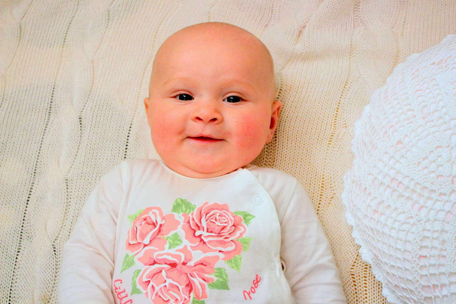 с 5 месяцами малыша. 5 месяцев ребенку. красивые младенцы. 5 месяцев мальчику.