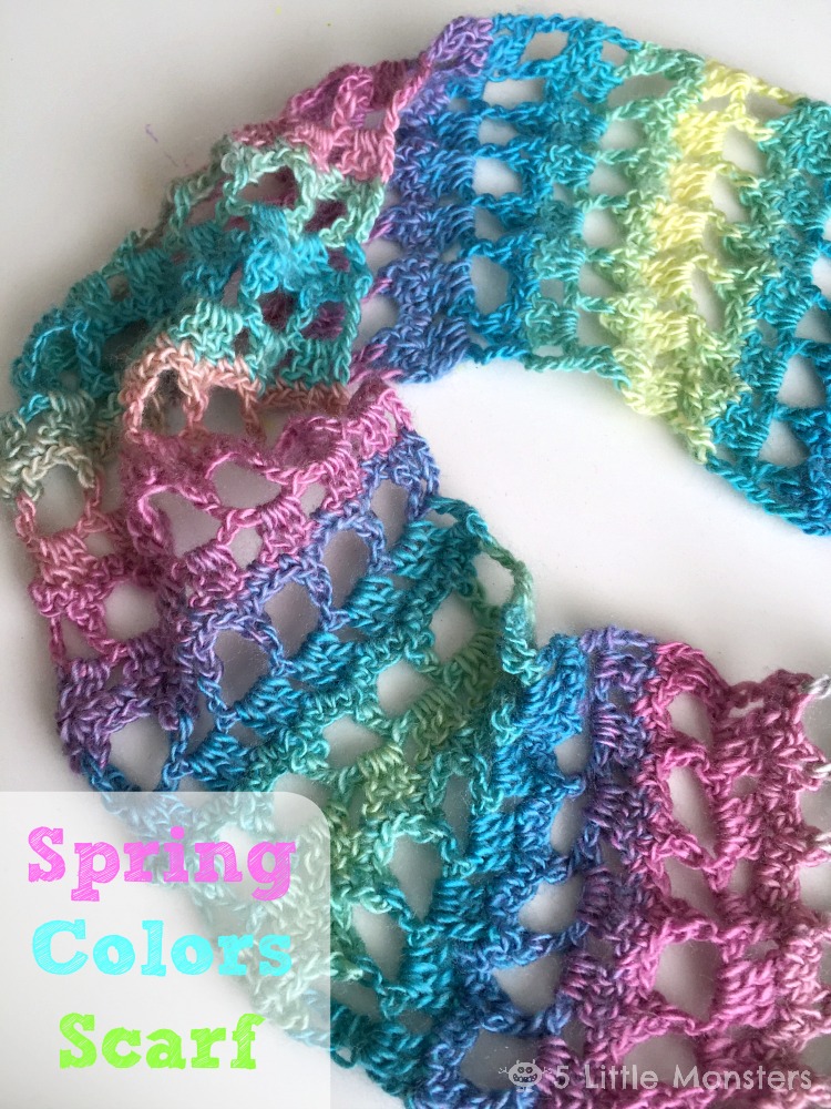 5 Little Monsters: Los Colores Circle Scarf