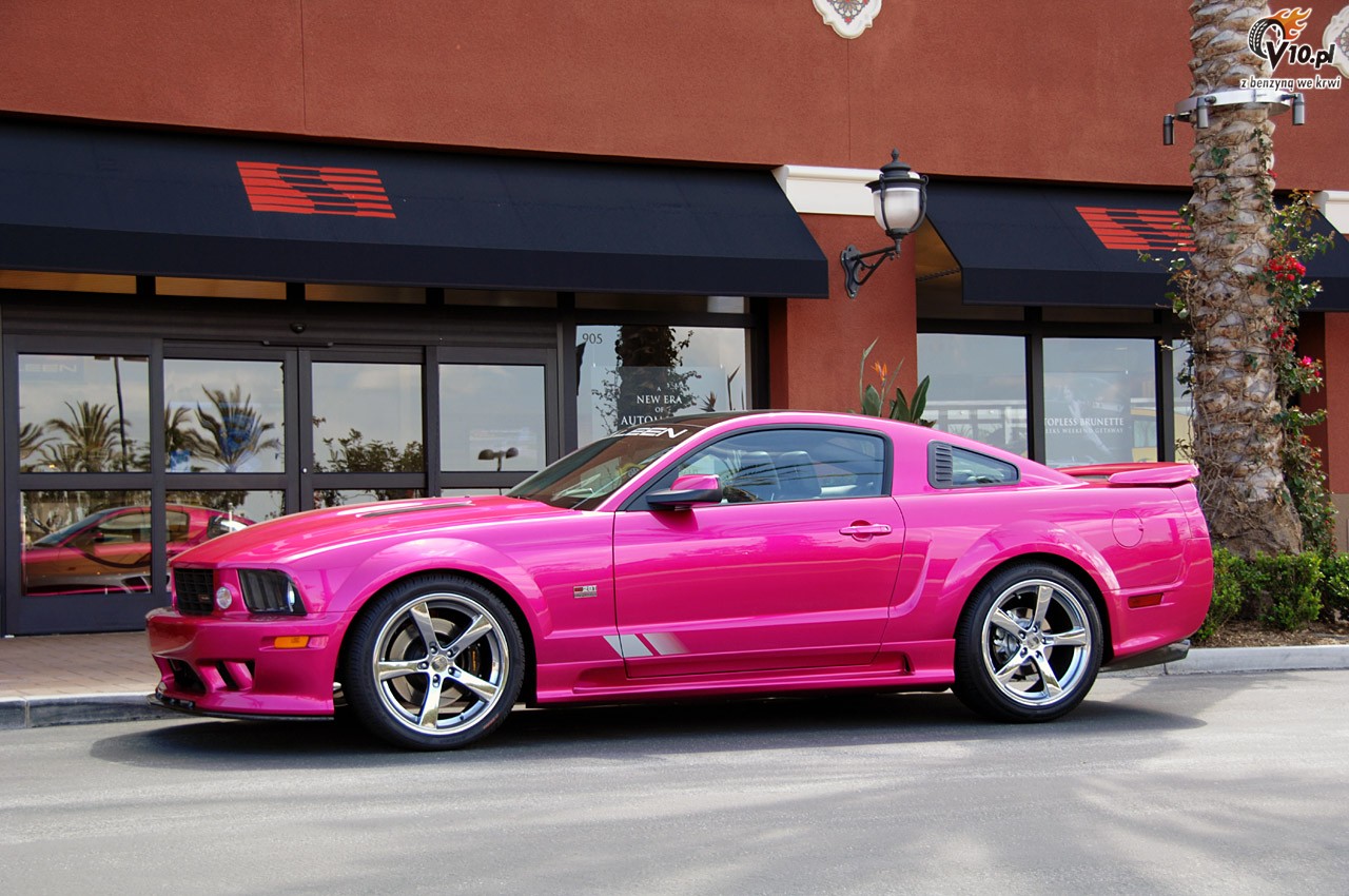 New pink ford mustang