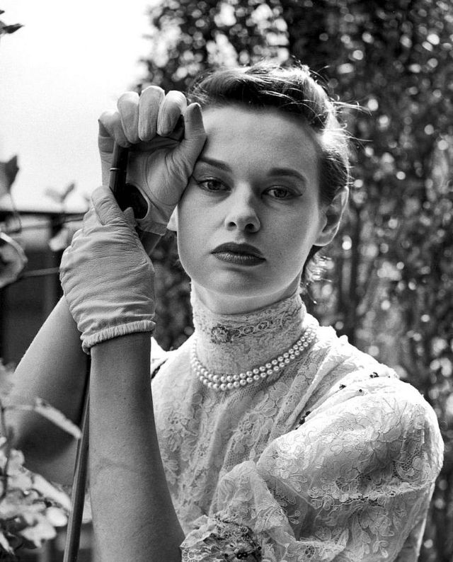 The Poor Little Rich Girl 38 Beautiful Photos of Gloria Vanderbilt in