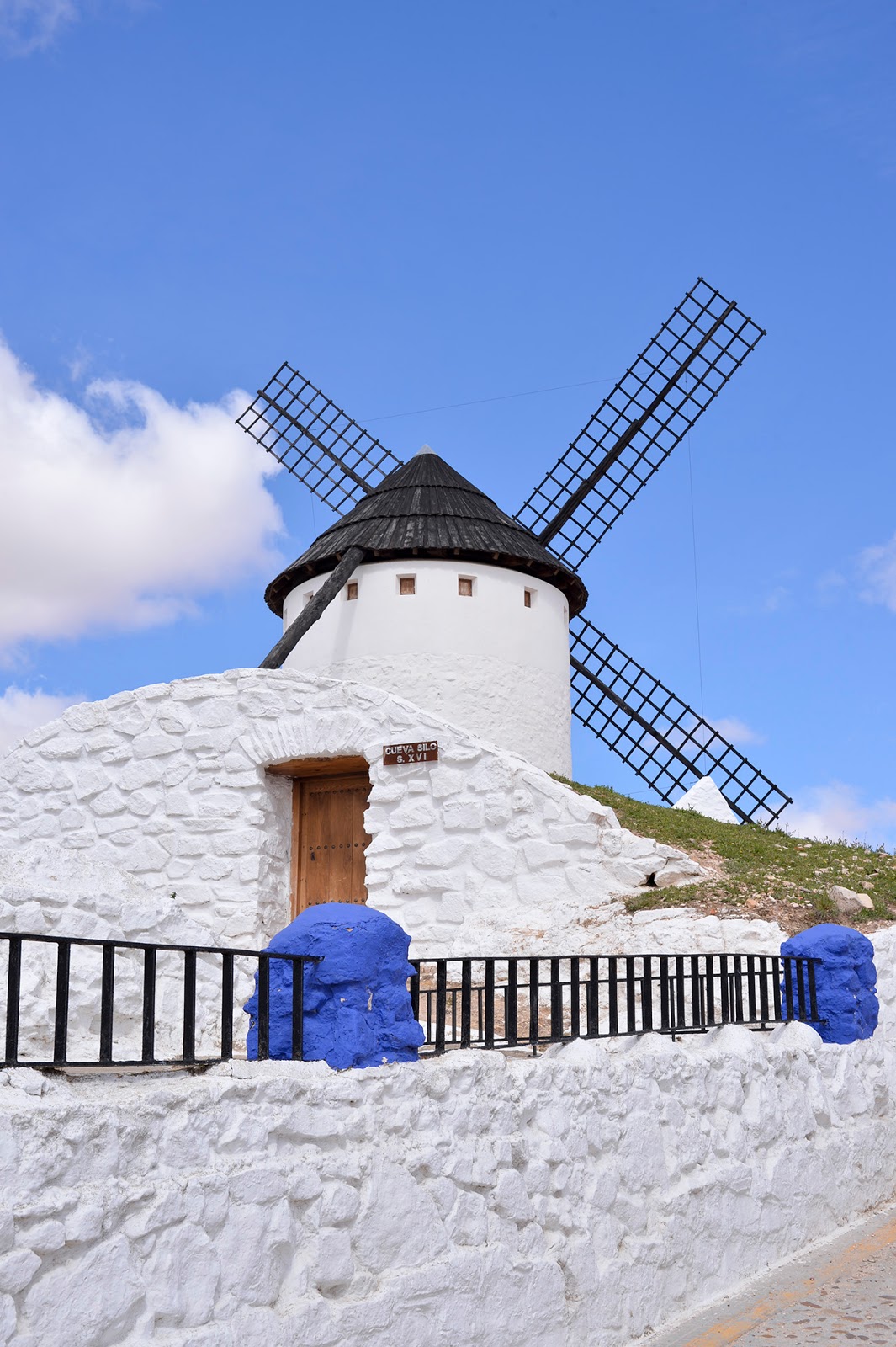 campo de criptana molino windmill quijote quijote la mancha ciudad real