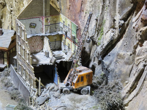 model railroad house demolition at Northlandz