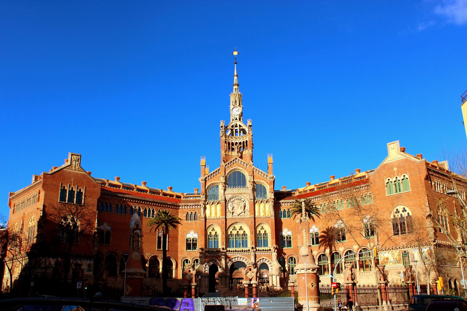 Fachada principal del Hospital de la Santa Creu i de Sant Pau