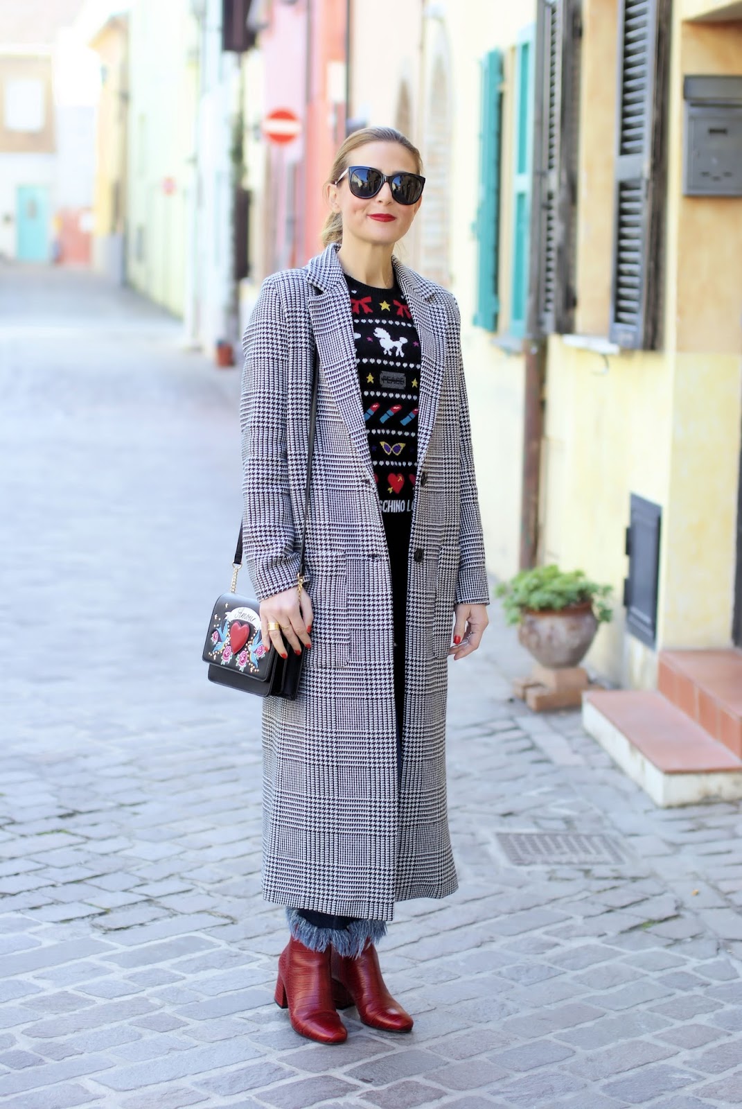 Last call for a Prince of Wales maxi coat: street style look on Fashion and Cookies fashion blog, fashion blogger style