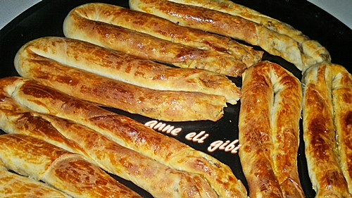 ANNE ELİ GİBİ&hellip;.. KIYMALI KOL BÖREĞİ (EL AÇMASI)