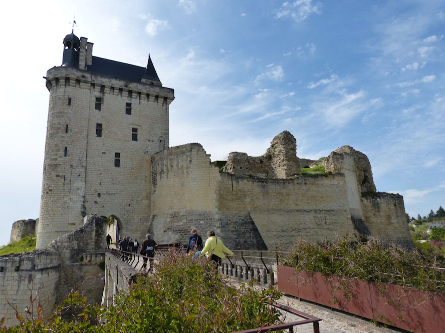 N0by An Der Loire Von Burgen Schlossern Brennenden Balken Und