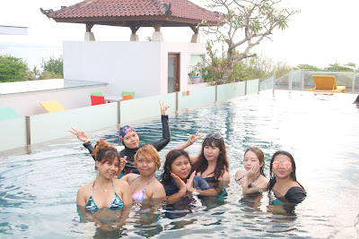 Lunner and Swimming in Best Western Kuta Beach Hotel Rooftop Pool