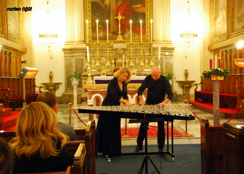 Izmir Ruzgari Cam Kadehlerle Muzik Yapan Glass Duo Izmir De Konser Verdi