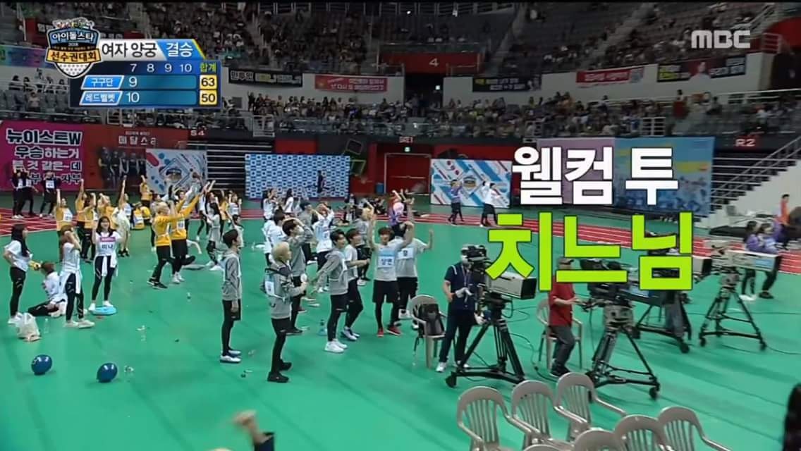 아이린이 렌즈 깨서 전현무가 사준 치킨 먹는 아이돌들.jpg | 인스티즈