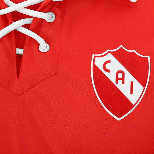 Puma inova e lança camisa retrô com botões e bolso em homenagem aos 70 anos  de tricampeonato argentino do Independiente