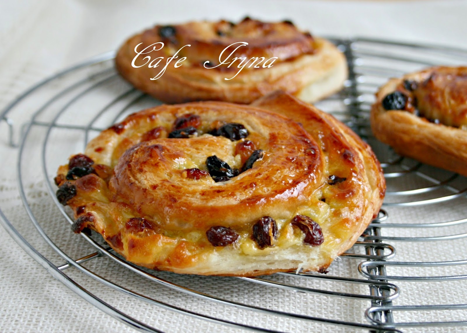 Булочки улитки с изюмом и глазурью