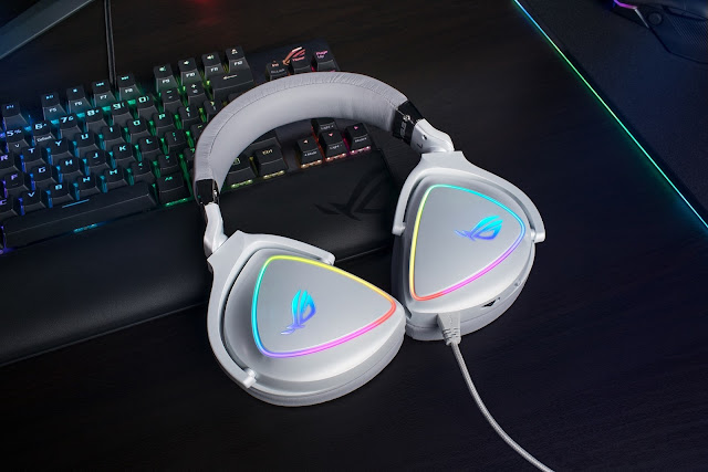 ROG Delta電競耳麥幻白限定款,選用亮眼的白色為主色調,搭配獨家環狀彩虹RGB燈效。 ROG Delta電競耳麥幻白限定款,選用亮眼的白色為主色調,搭配獨家環狀彩虹RGB燈效。