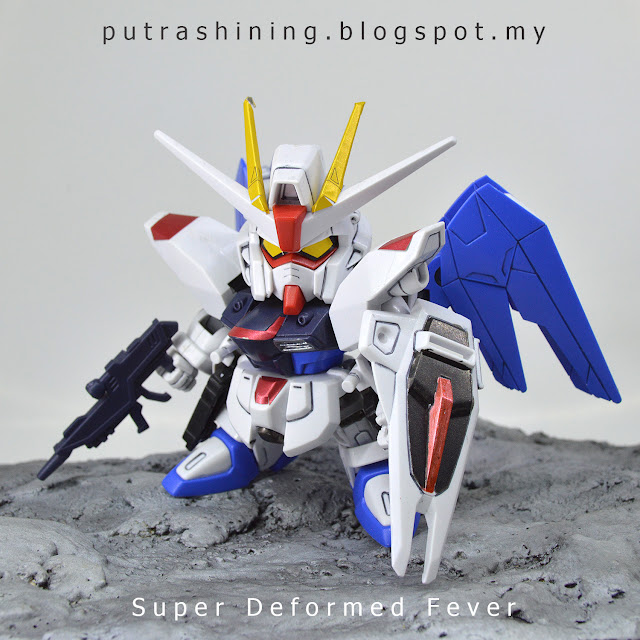 SD Gundam Ex-Standard & SDs Fever by Putra Shining