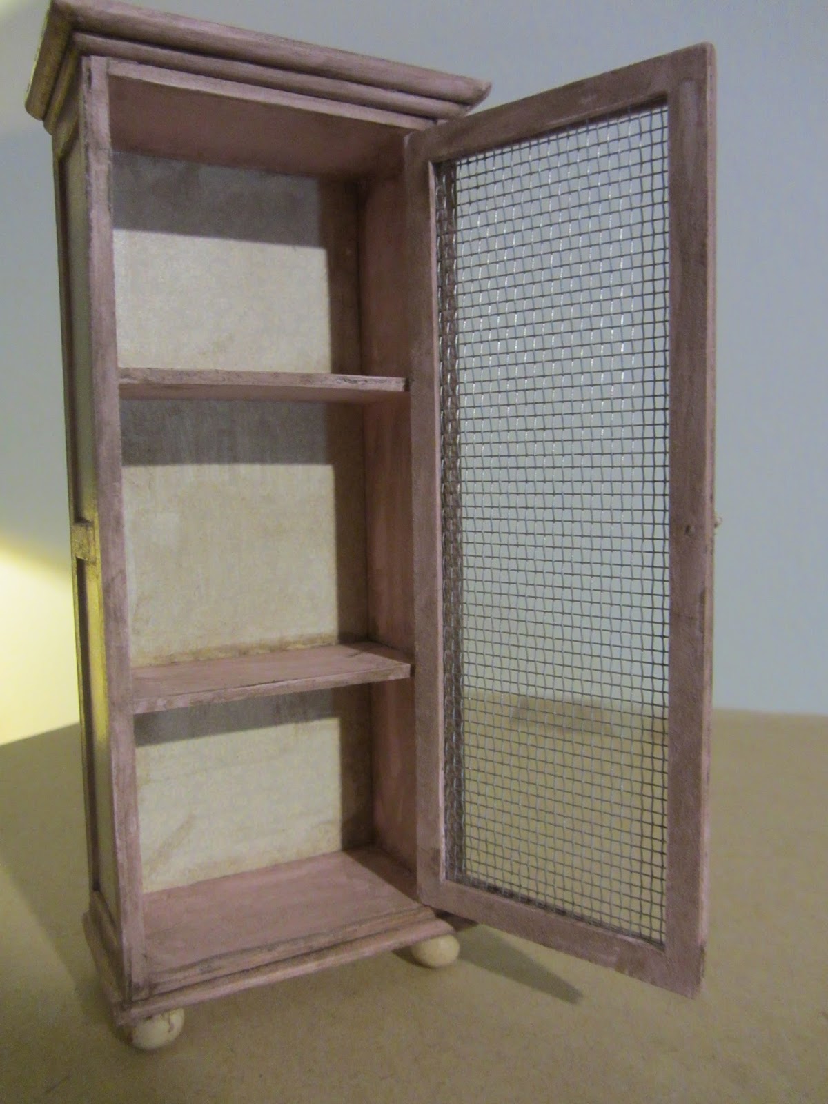 Nostalgie in 1:12: Kleiner Vorratsschrank