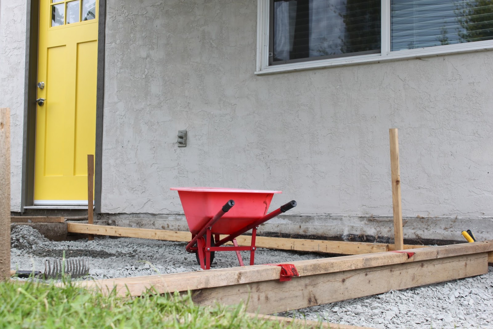 dirt digging sisters diy patio complete