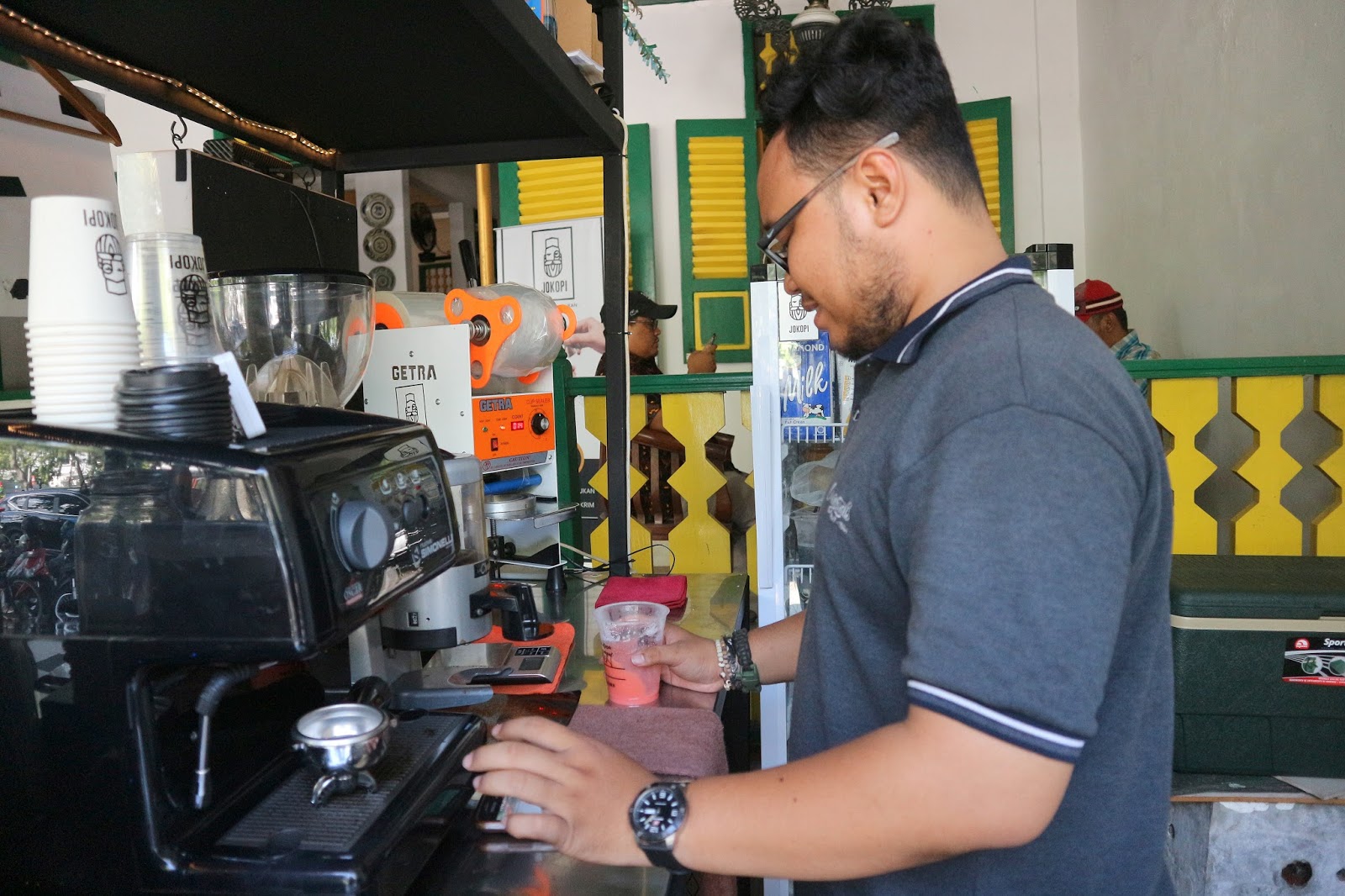 Jokopi : Es Kopi Susu Blusukan di Surabaya ~ Mesra Berkelana