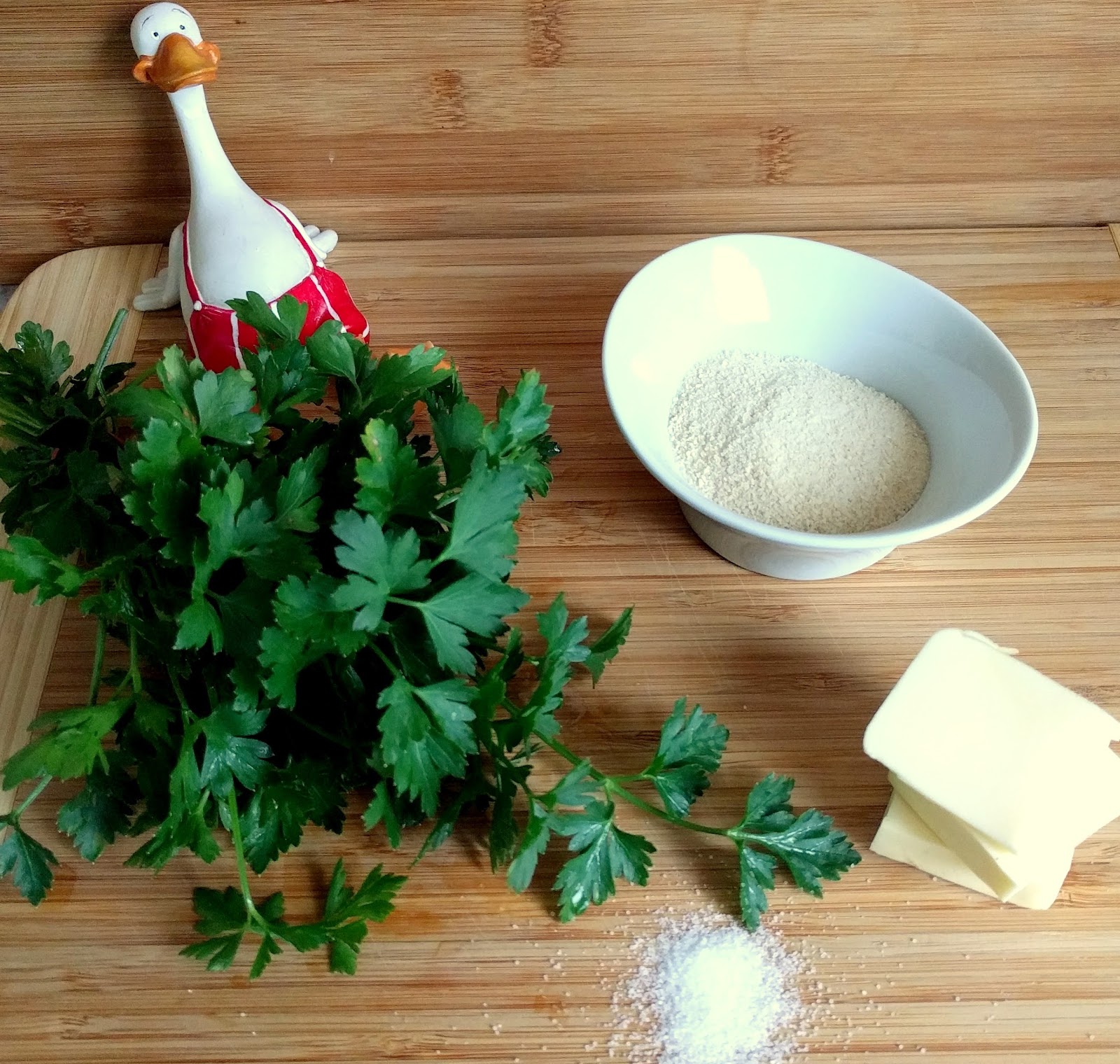  Spargel im KräuterCrêpes mit PetersilienPesto und Hollandaise