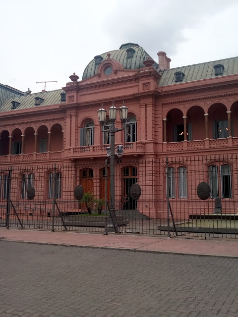 Foto del frente de la Casa Rosada _ TU ESENCIA VIAJERA