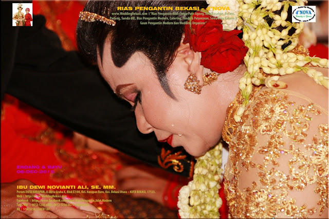 Rias Pengantin SOLO PUTRI - Terharu saat Sungkeman - Sanggar Make Up Rias Pengantin Bekasi dNova Bekasi Utara - Endang & Bayu (4)