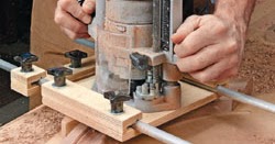 Ah! E se falando em madeira...: ShopNotes: compact-router-molding-jig