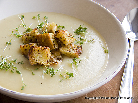 Topinambur-Kartoffel-Suppe mit Senf-Croûtons