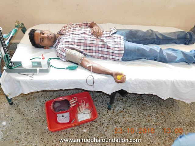 Shraddhavan doing Blood Donation