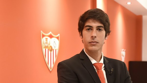 Oficial: El Sevilla renueva hasta 2021 a Carlos Fernández