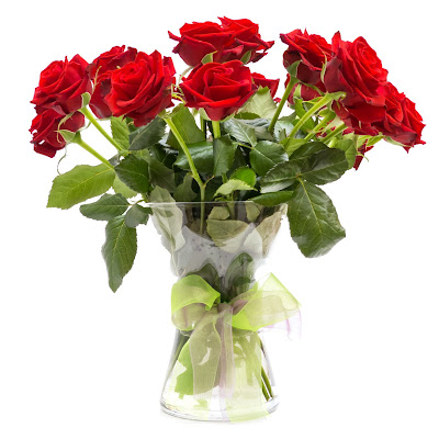 Ramo de rosas rojas en un bonito florero de cristal transparente - Red roses
