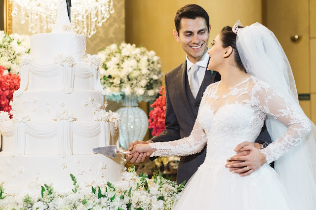 casamento real, recepção, porto vittoria, decoração, mesa do bolo, branco e rosa