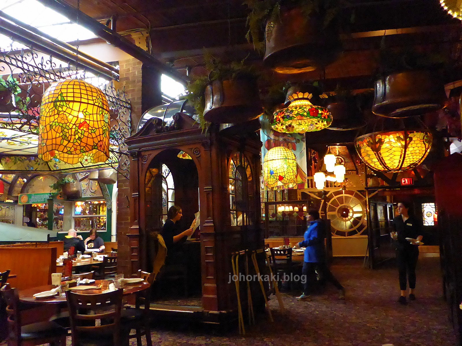 Fun Dining at The Old Spaghetti Factory, The Esplanade, Toronto Tony