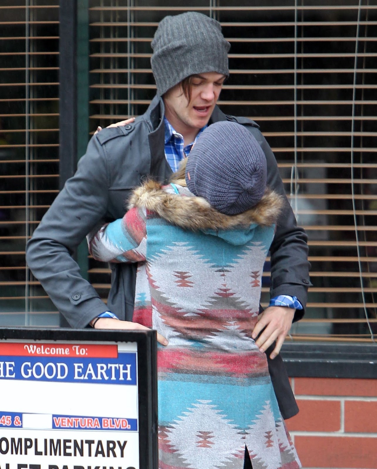 Ashley comprando algunos muebles en Hollywood ~ Ashley Tisdale