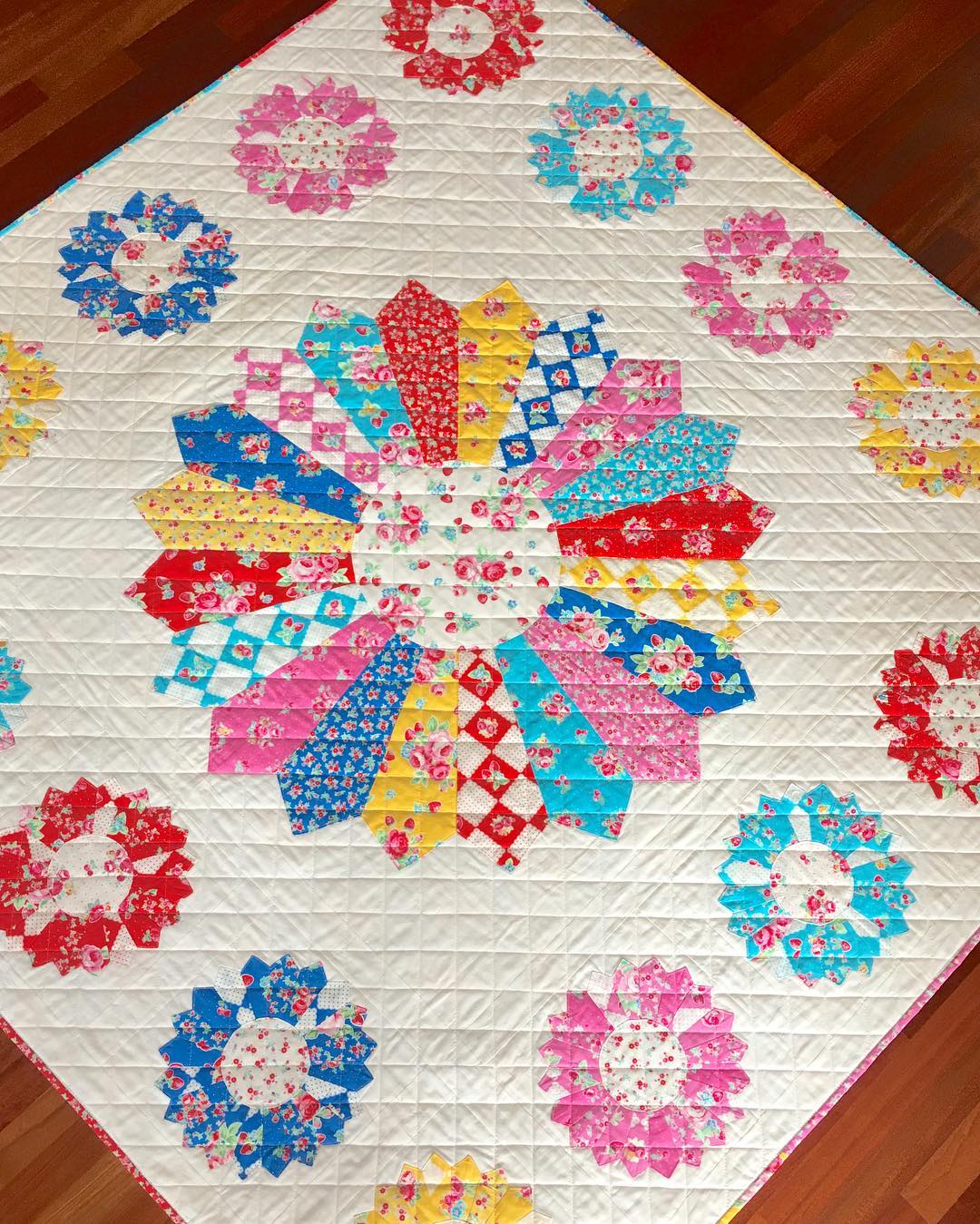Quilt Inspiration: Free pattern day ! Dresden Plates