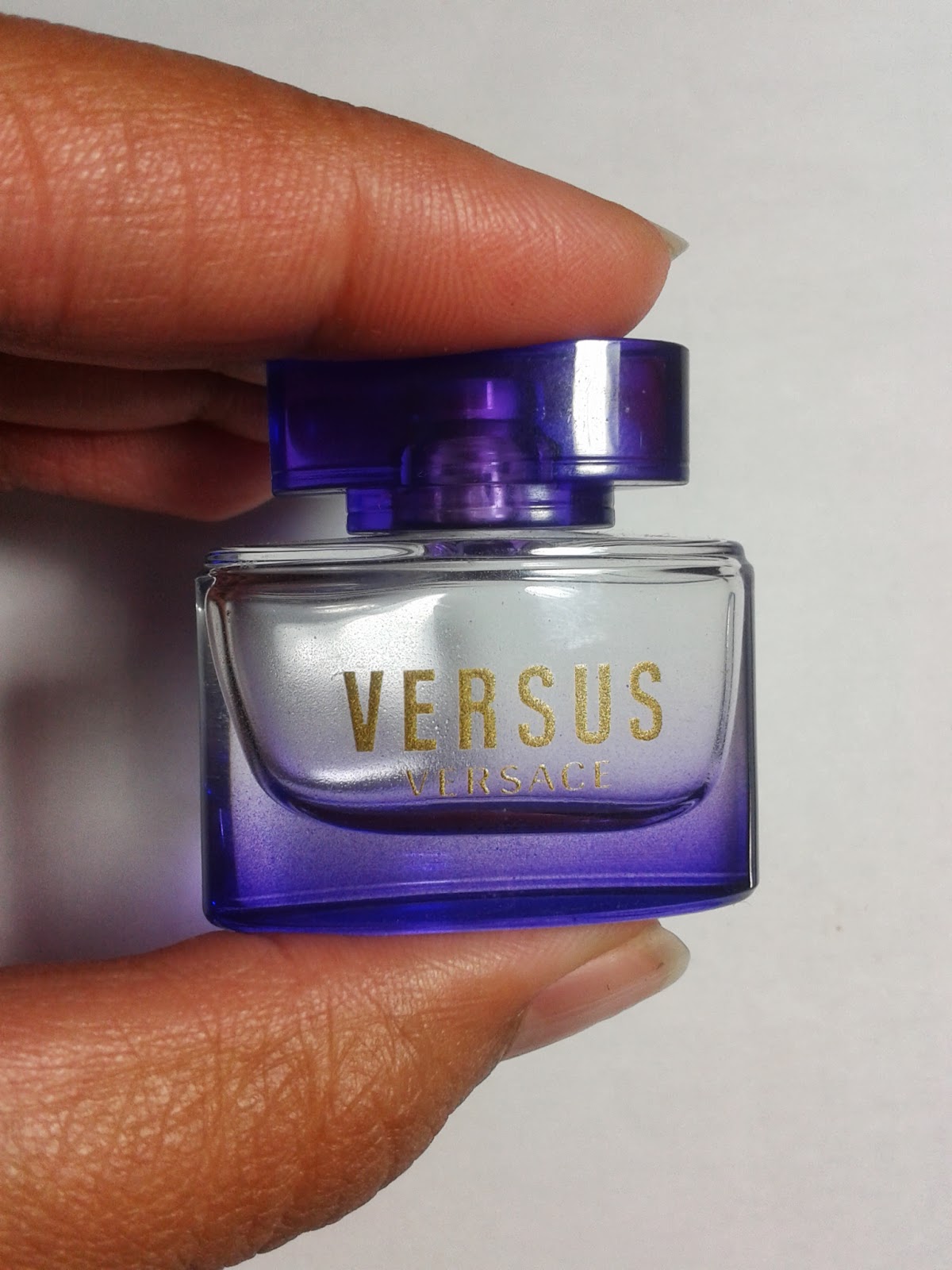 Miniaturas de Cosméticos e Amenities: Perfume Versus Versace - 3,5 ml