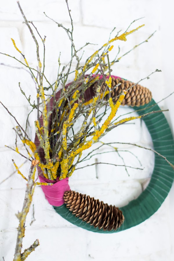 Coronas de Navidad con tela y ramas