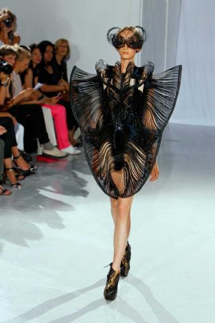The Fashion Scout: Iris Van Herpen Couture Paris show 2011