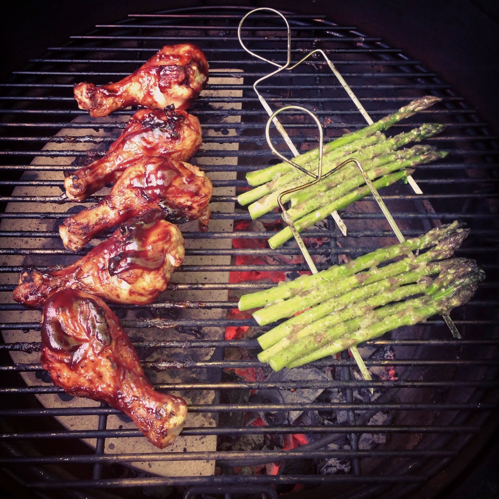 QJunkies BBQ Addiction Kamado Joe Cheap Night BBQ Drumsticks