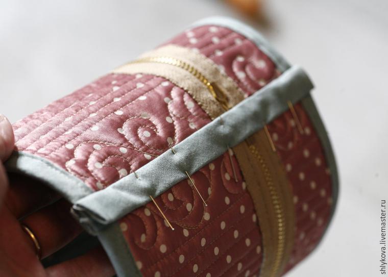 Round Cosmetic Bag DIY Picture Tutorial.