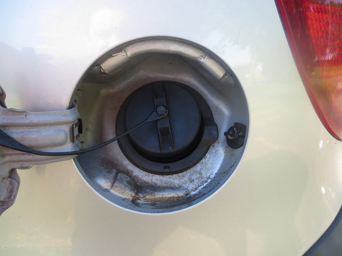Release Open a Toyota Yaris Petrol Cap | kamiCARze