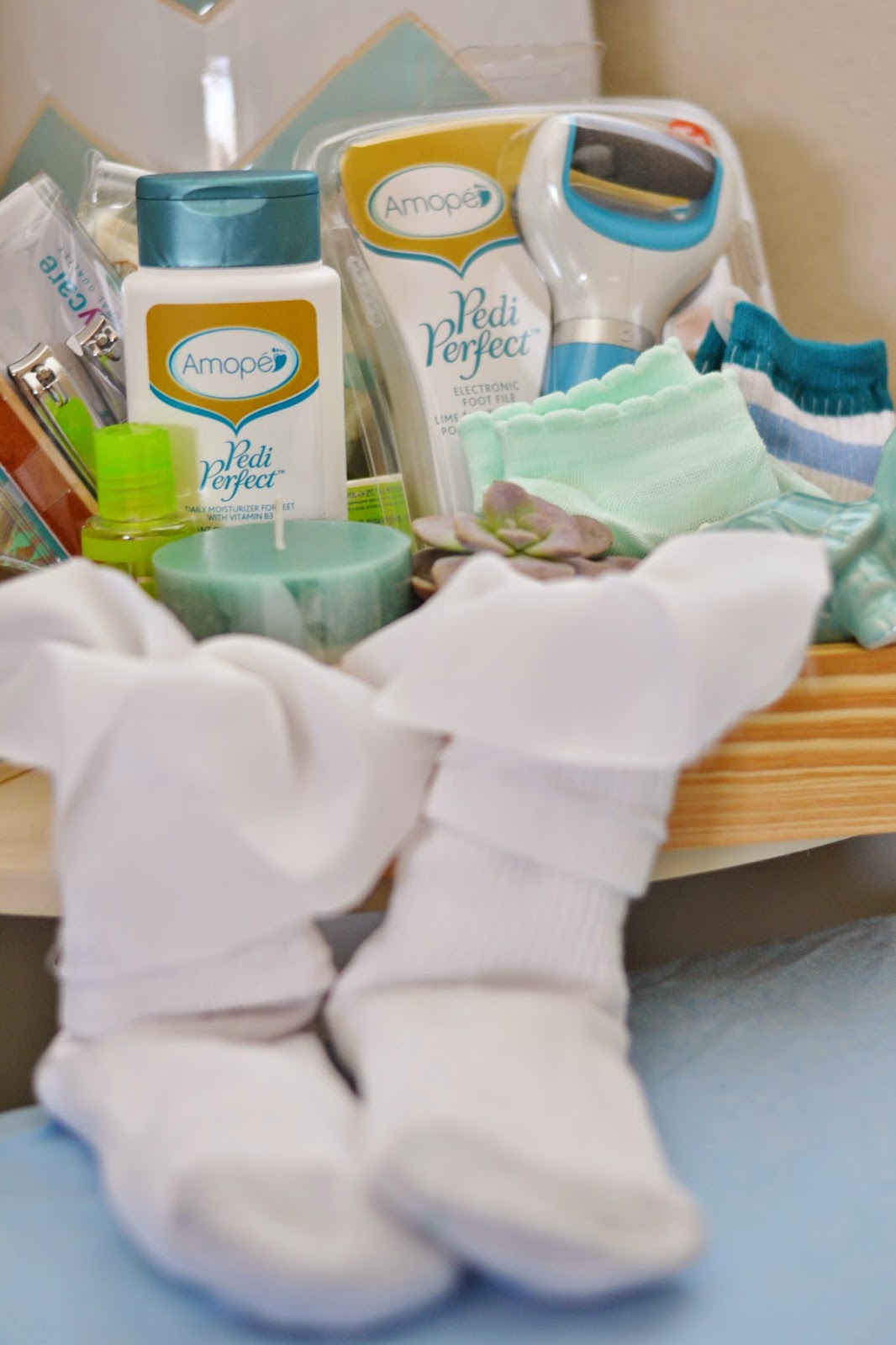 Do Tell, Anabel A Foot Care Gift Basket for my Loving Mom, Featuring