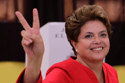 "Dilma adiou comício por causa de telenovela «Avenida Brasil»" "Dilma adiou comício por causa de telenovela «Avenida Brasil»"