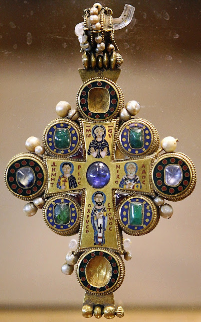 Βυζαντινοί εγκόλπιοι σταυροί με Τίμιο Ξύλο http://leipsanothiki.blogspot.be/